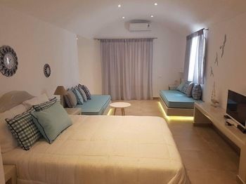AandG Suites in Santorini