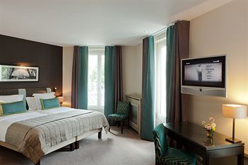 Aiglon in Paris