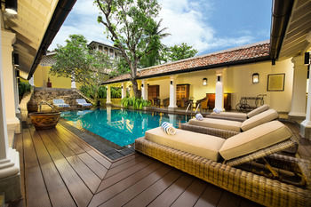 D Pavilion Inn