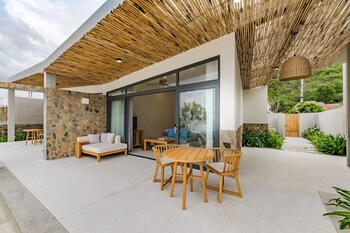 Que Toi Village