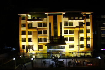 Capital O 338 Yellow Pagoda Hotel